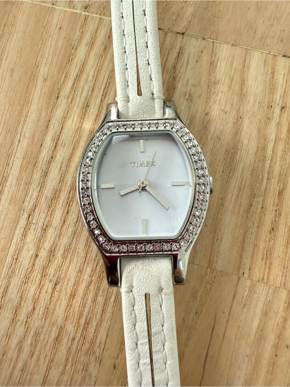 Timex ladies barrel shaped white leather watch NEW BATTERY